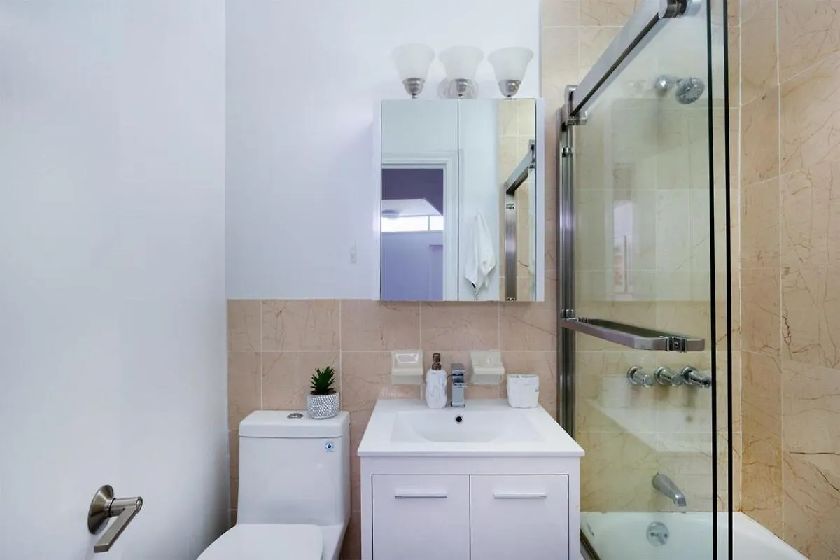 444-3A Newly Renovated 1Br - Elevator Building Apartment New York