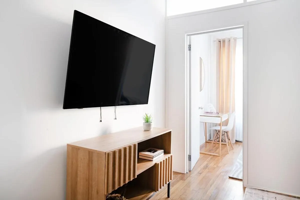 444-3A Newly Renovated 1Br - Elevator Building Apartment New York United States