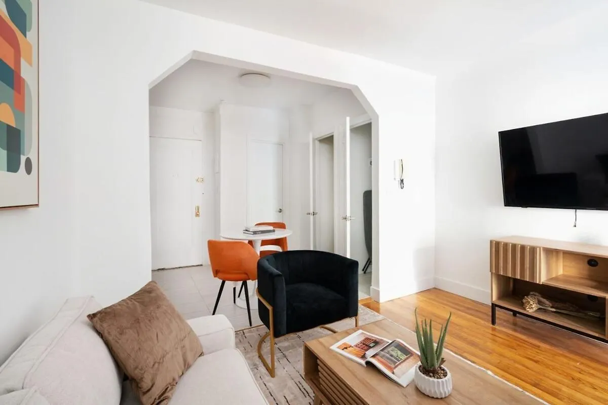 444-3A Newly Renovated 1Br - Elevator Building Apartment New York
